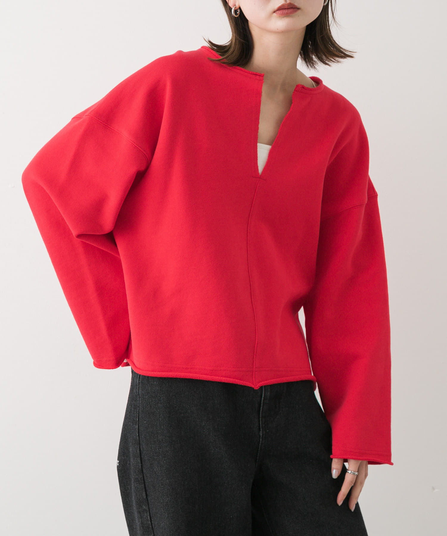 SENSE OF PLACE 台灣官方網站- V領落肩衛衣V-Neck Loose Sweatshirt SENSE OF PLACE 台灣官方網站- V領落肩衛衣V-Neck Loose Sweatshirt