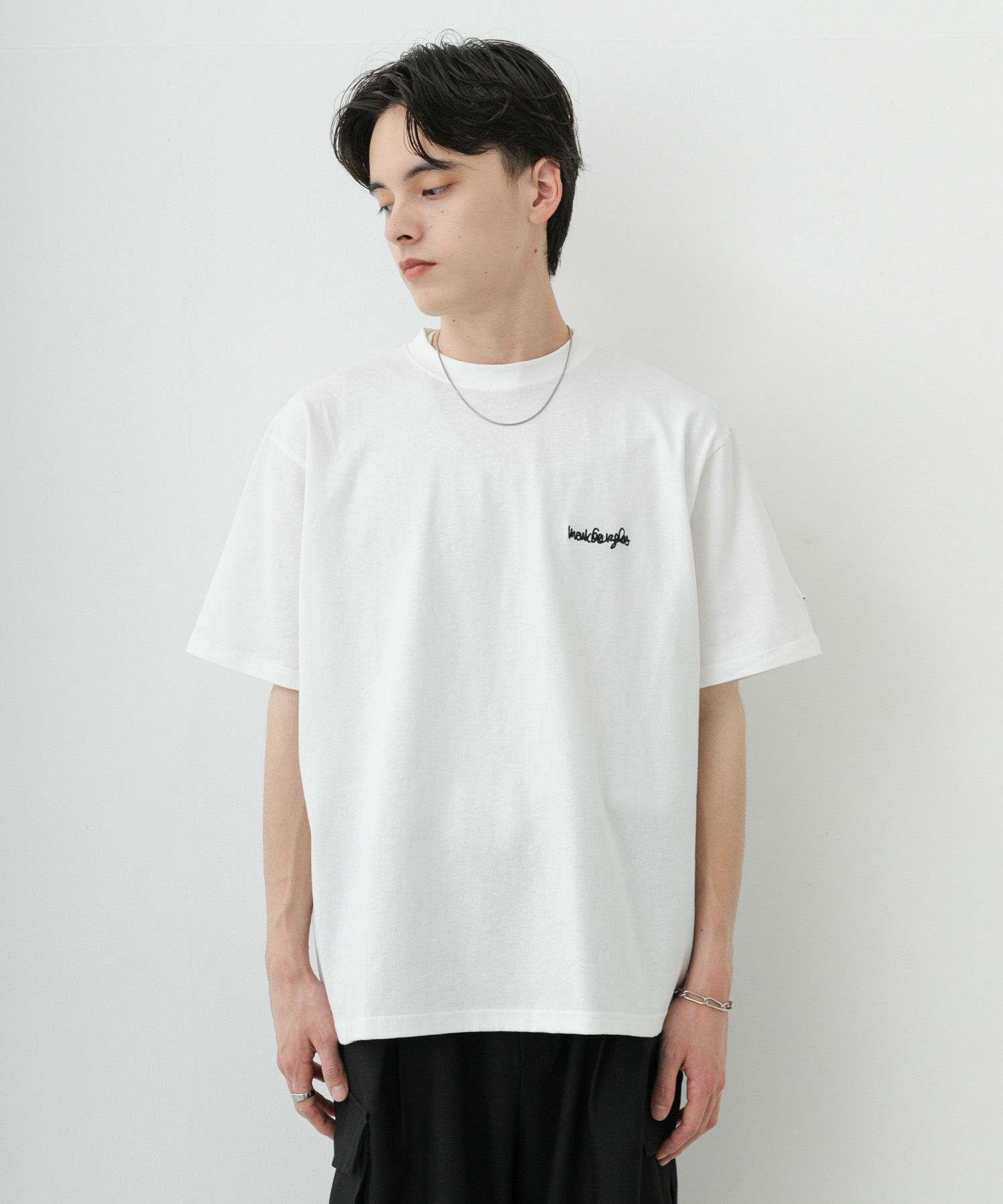 見素抱樸 Saltern Contrast Sleeve Tee in White and Grey Marl | Casual