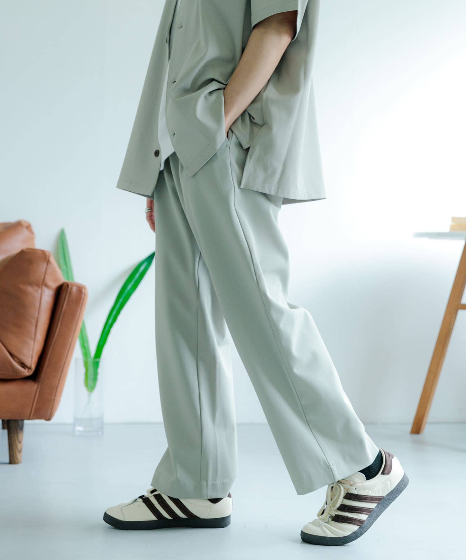 雙打褶寬版長褲