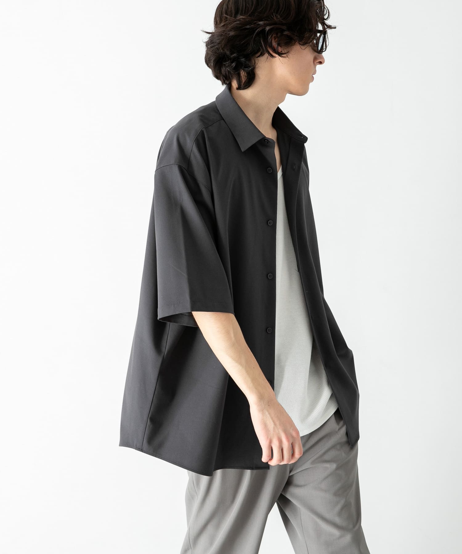 『UNISEX』寬鬆落肩短袖襯衫
