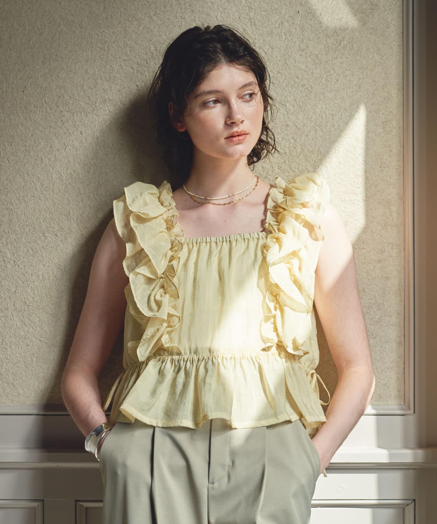 荷葉邊露肩上衣