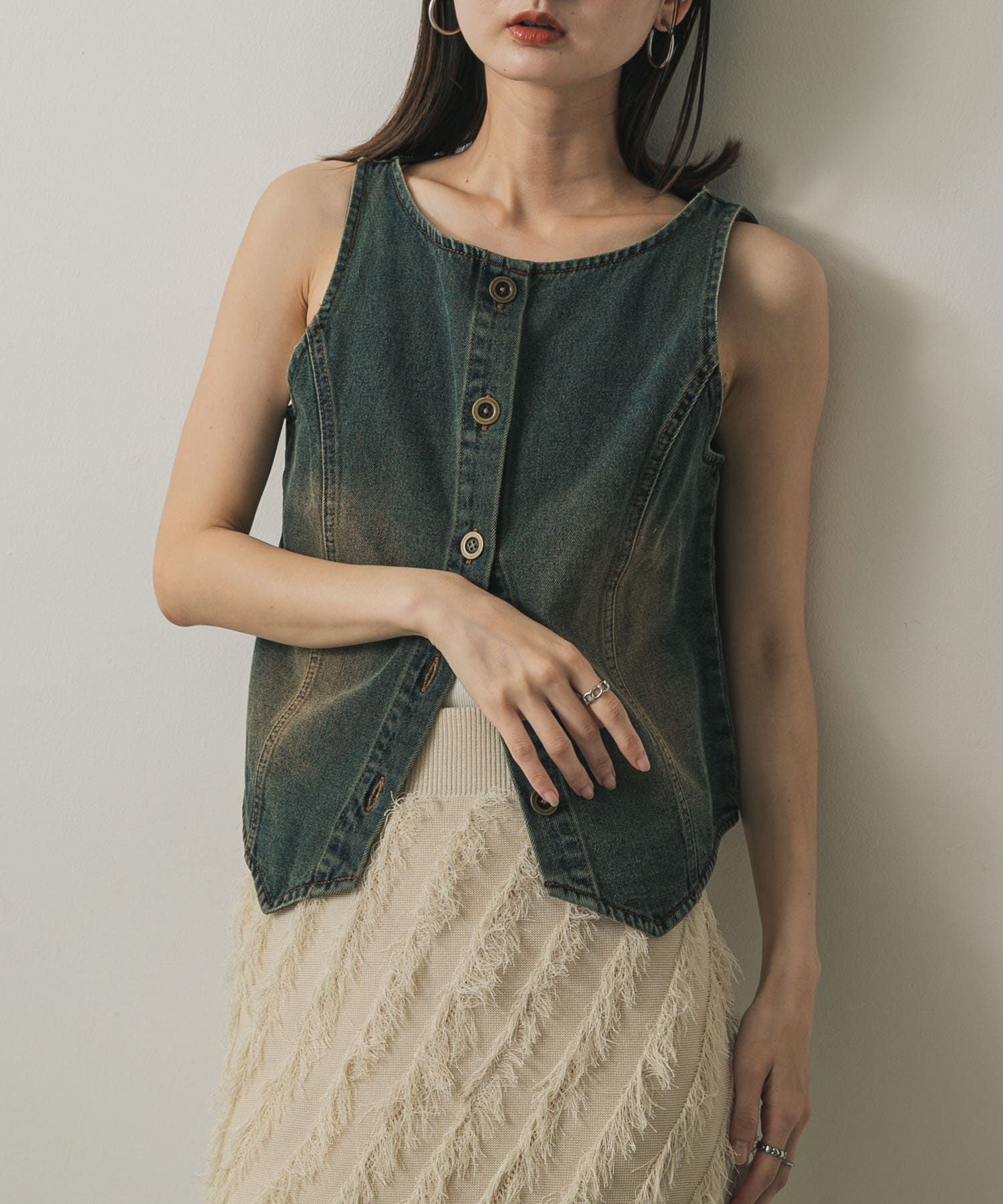 短版丹寧背心<br>Denim Compact Gilet