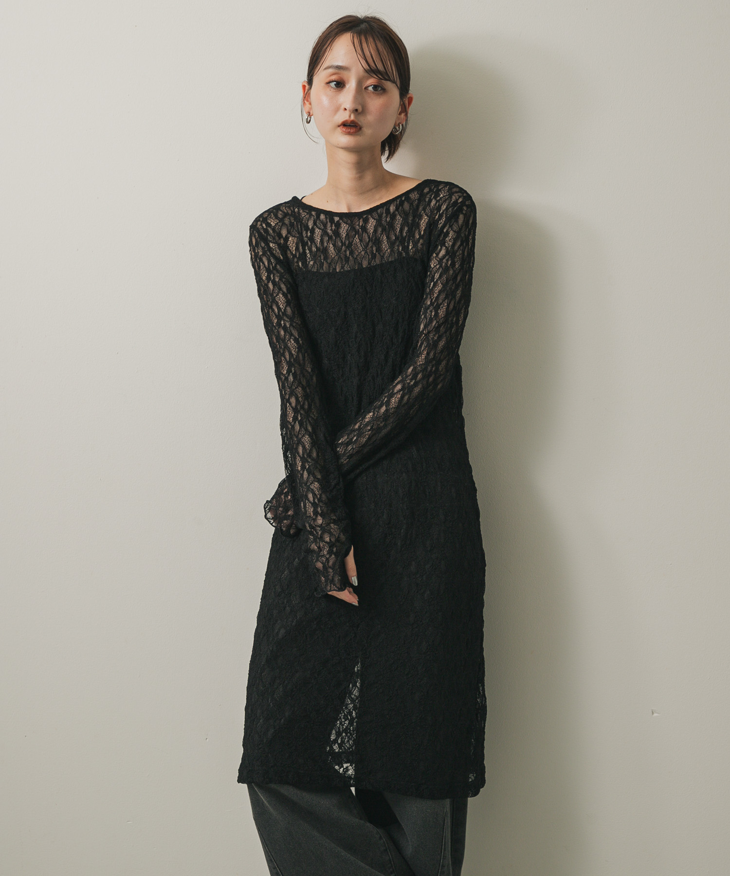 挖背透膚蕾絲洋裝