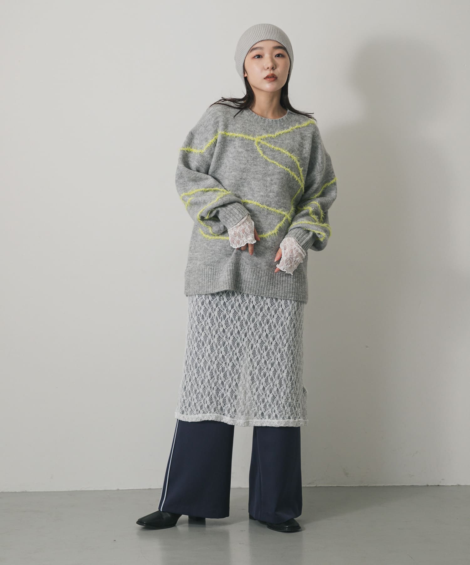 毛絨拼線落肩針織上衣