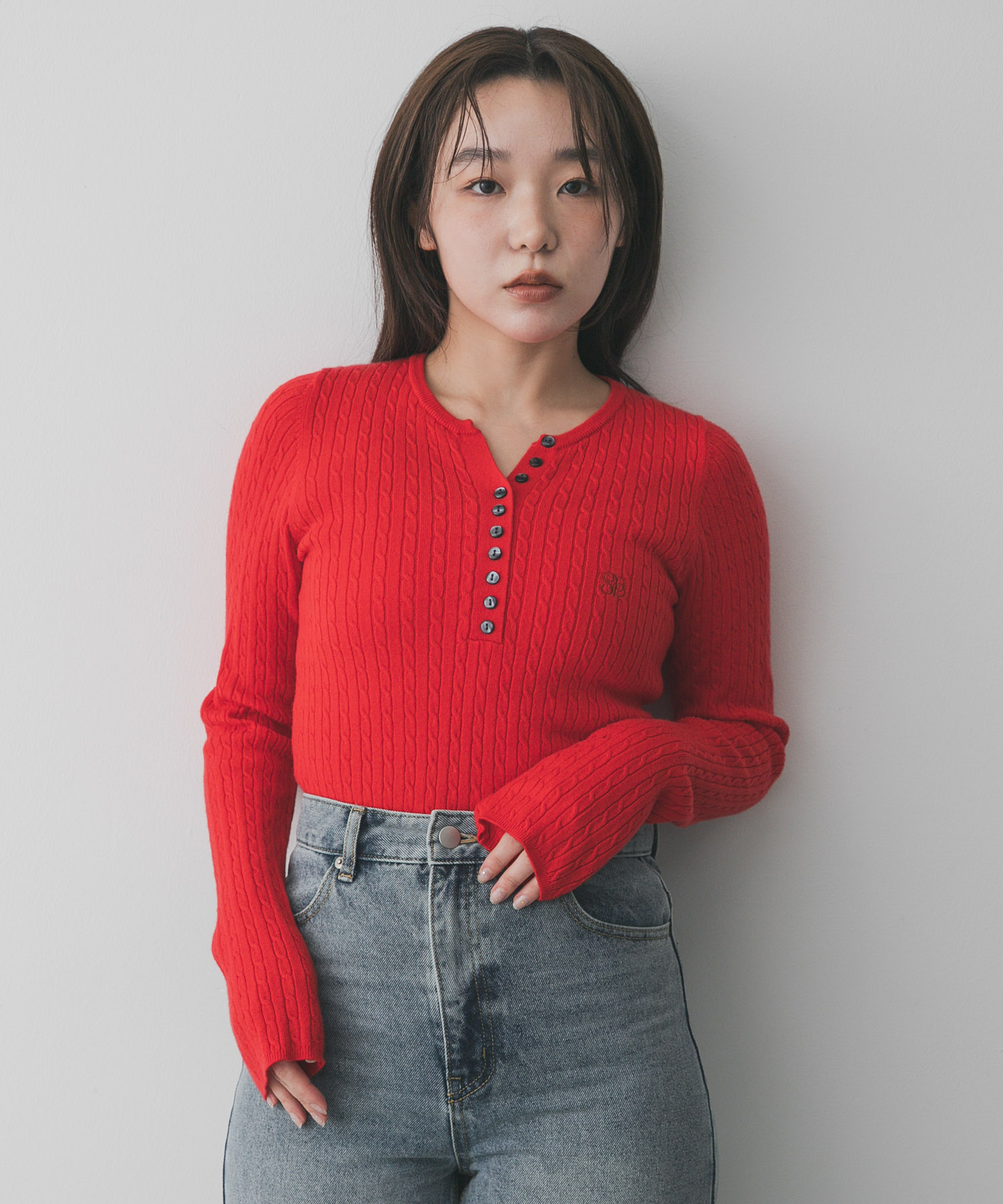 『可機洗』<br>刺繡亨利領迷你麻花針織衫