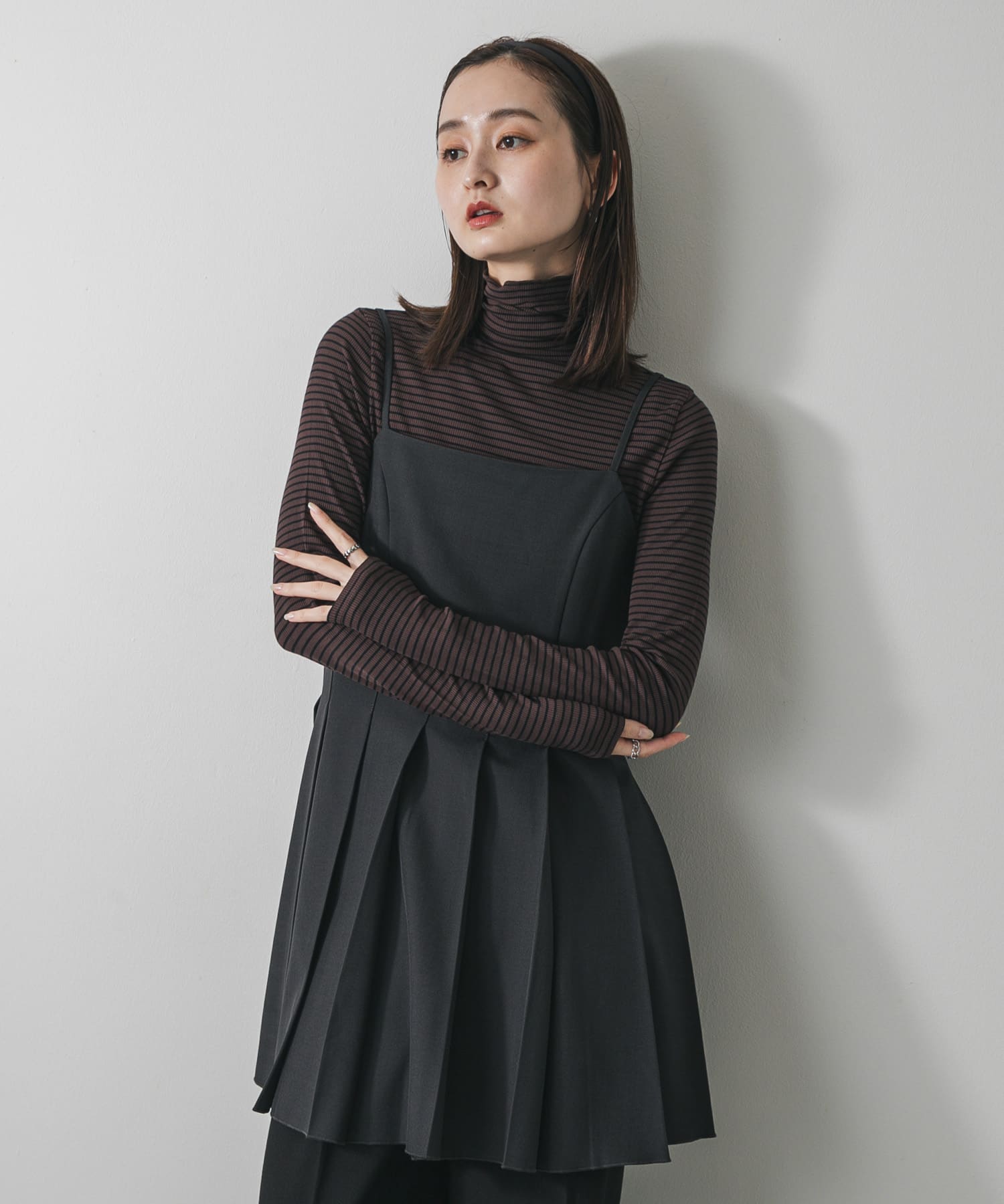 百摺迷你吊帶洋裝