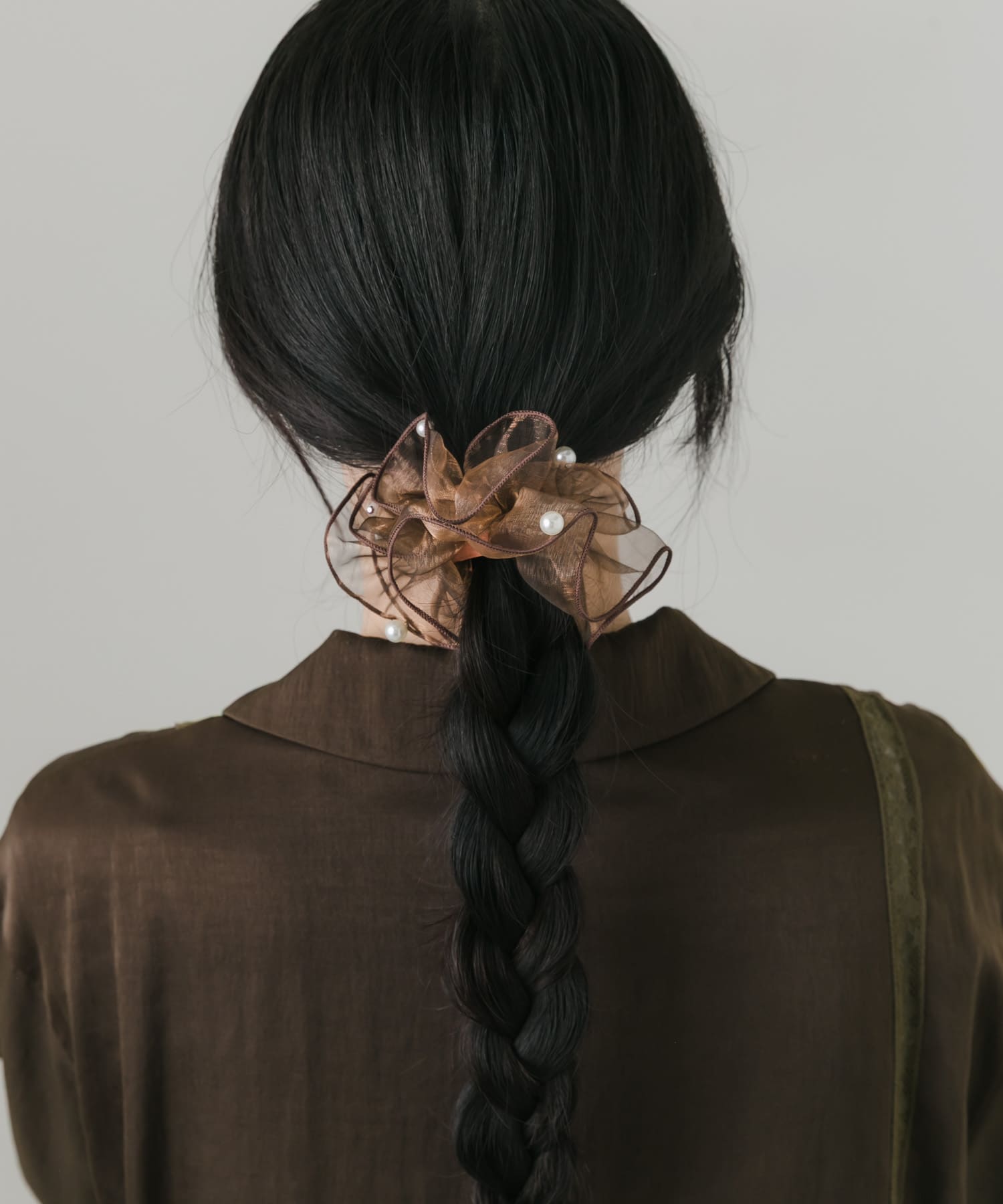 透紗荷葉邊<br>珍珠髮扣